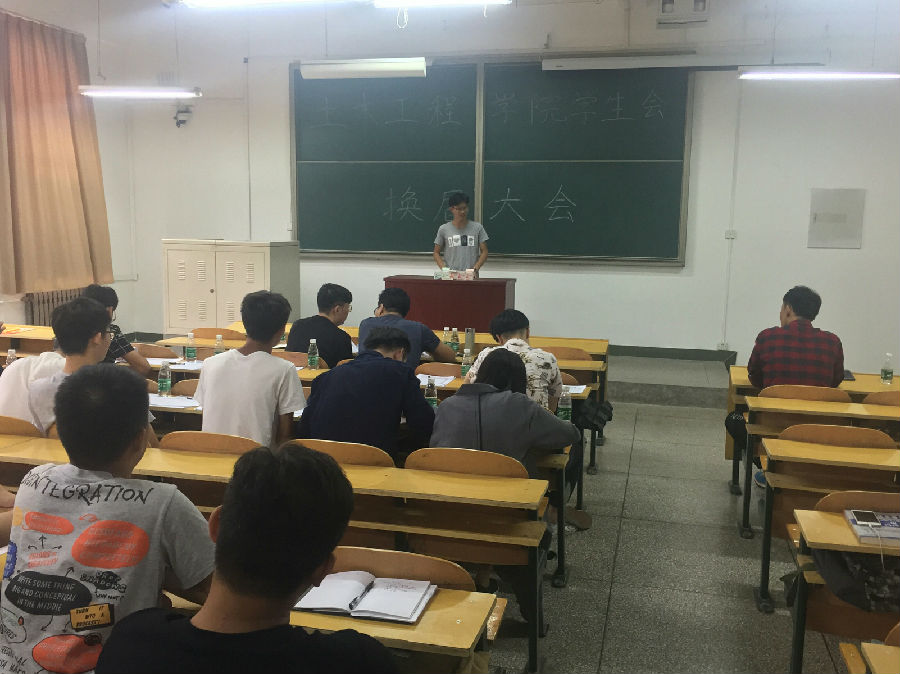 公司举行员工委员会换届大会.jpg 公司举行员工委员会换届大会.jpg