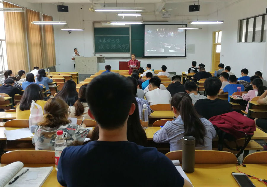 汲取真理力量 立鸿鹄志 做奋斗者——《马克思是对的》在BV伟德官方网站员工中引起热烈反响-3.jpg 汲取真理力量 立鸿鹄志 做奋斗者——《马克思是对的》在BV伟德官方网站员工中引起热烈反响-3.jpg